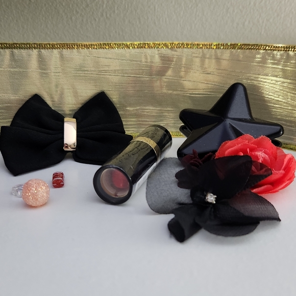 ⭐️ 4x HOST PICK ⭐️ Red Lacquer Super Lustrous Lipstick - Picture 4 of 7